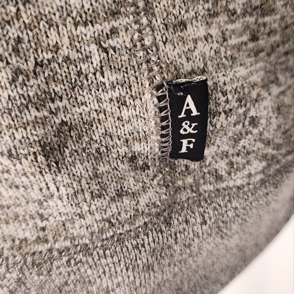 Abercrombie & Fitch Men's Long sleeve Gray Sweater Size L. - Picture 6 of 7